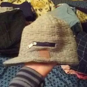 Gray Screamer winter cap 🎉3/$10🎉